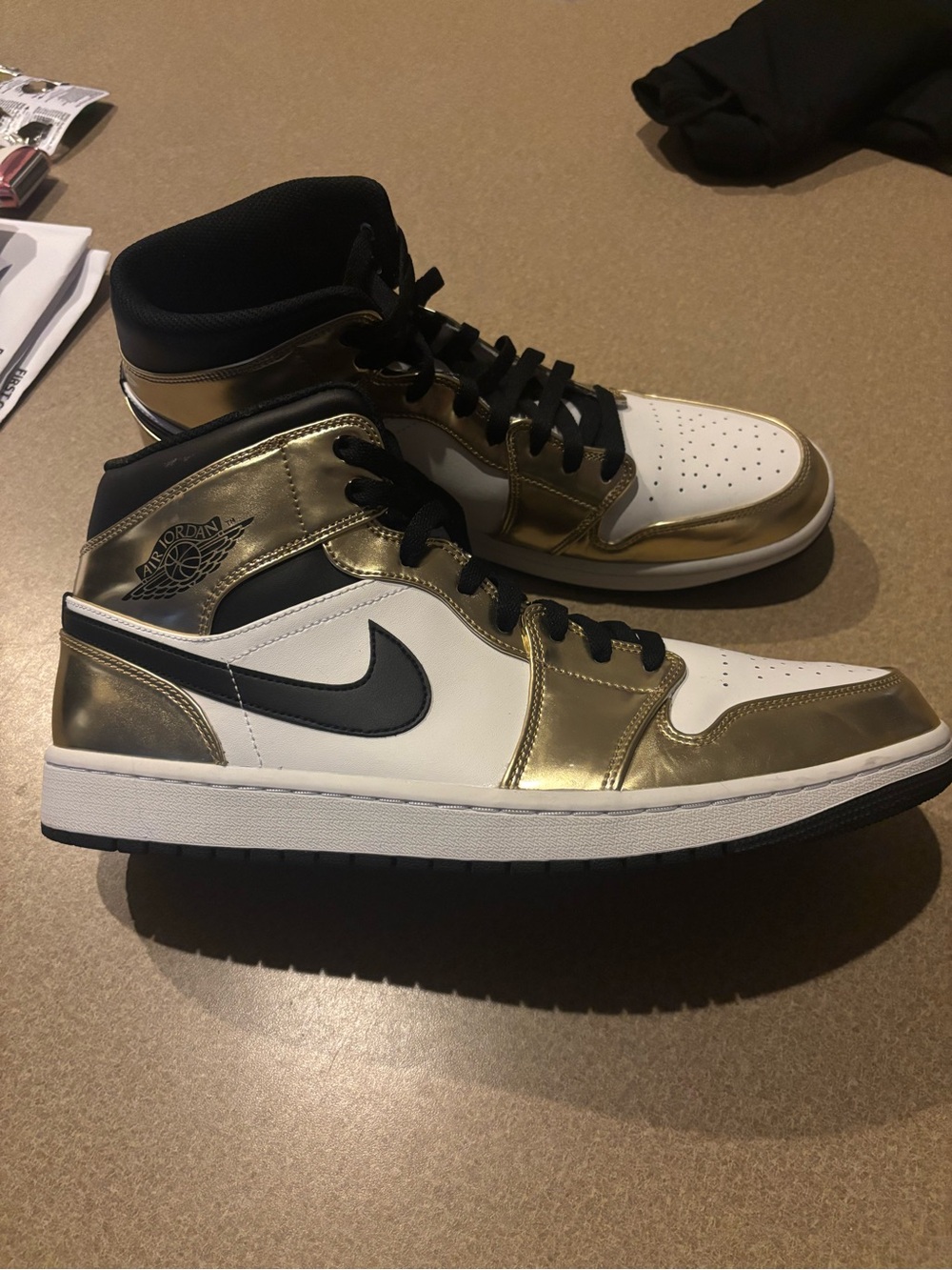 Jordan Men's metallic gold Mid se size 13